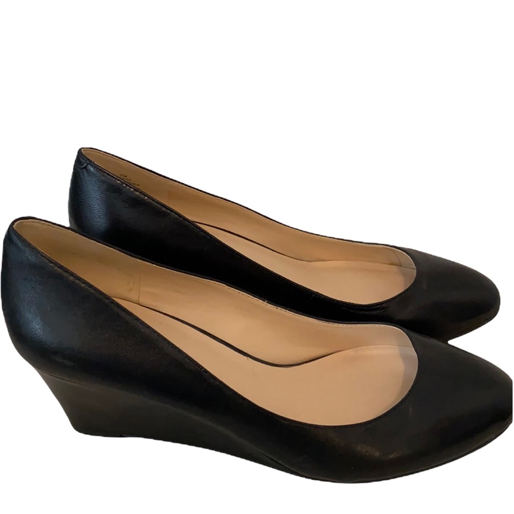 Nine West size 9 black wedge pumps